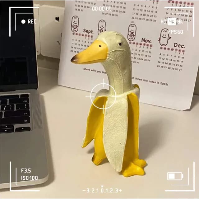 【好幸福鴨】創意香蕉鴨居家擺飾(可愛擺件 公仔 桌上桌面裝飾品 生日禮物 學生 拍攝道具 兒童)