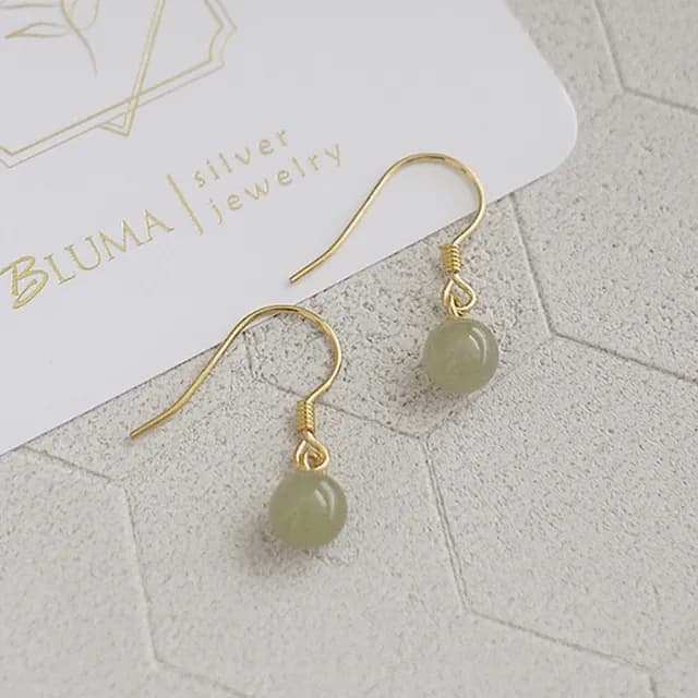 【BLUMA】情人節禮物 和闐玉耳環 古典美女純銀耳環(正能量圓球水晶 垂墜玉石小球耳勾 女生禮物 飾品禮盒 畢