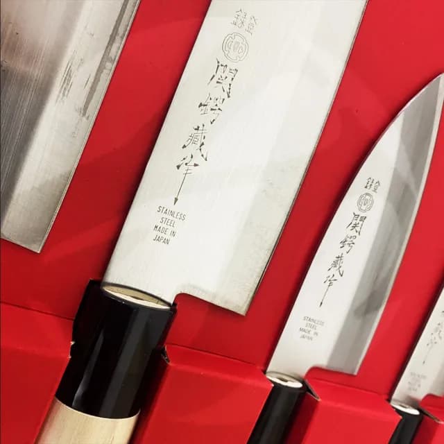 【YS-MART】日本製 YAXELL 4件 廚刀套裝禮盒(母親節 廚刀 菜刀 三德刀 日本刀 主婦必備 小刀 不鏽鋼刀)