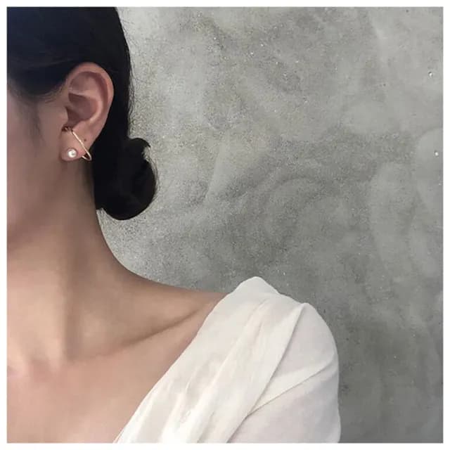 【HaNA 梨花】韓國街頭搭配小時尚．曲線珍珠金色耳環(針式耳環 珍珠耳飾 耳圈 耳釘 耳扣)