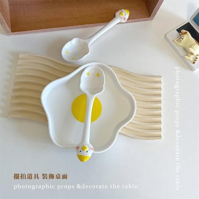 【瓷器時代】ins創意荷包蛋手繪陶瓷盤-附湯匙(小盤子 碟子 蛋糕 水果點心盤 餐盤 環保餐具組 學生 禮物)