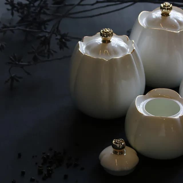 【TALES 神話言】花窗舞影-冰玉丁香．茶倉 小(文創 禮品 禮物 收藏)