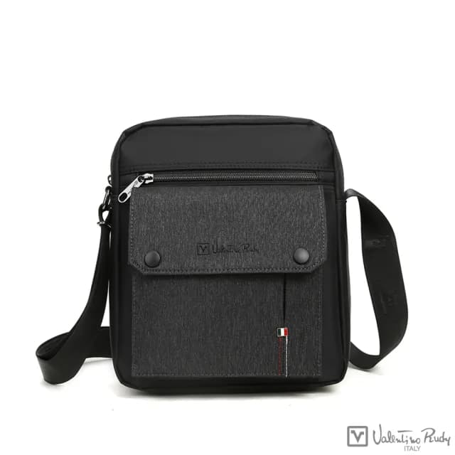 【Valentino Rudy 范倫鐵諾.路迪】日系多隔層收納休閒直式斜背/側背包(VR21850 七夕情人節禮物 送禮 男包)