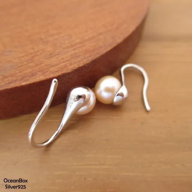 【海洋盒子】天然淡水珍珠。高雅質感針勾式純銀耳環.生日禮物 送禮  新年禮物(925純銀耳環外鍍