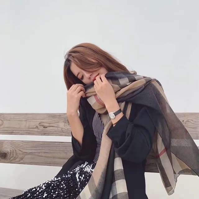 【Emi 艾迷】低調經典 圍巾 格紋棉麻 薄圍巾 披肩