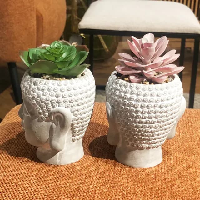 【YU Living 信歐傢居】仿真佛祖造型多肉植物水泥小盆栽二件組 人造盆栽(二件一組/高13公分/2色/紫色.綠色)