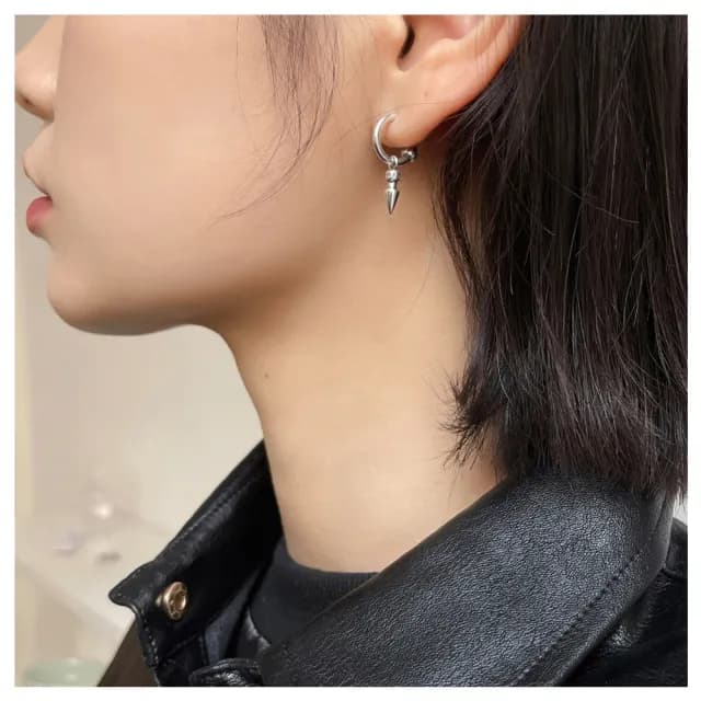 【HaNA 梨花】韓國S意大利獨立設計師．小眾尖鉚釘耳環(針式 耳環 耳飾 耳圈 耳釘)