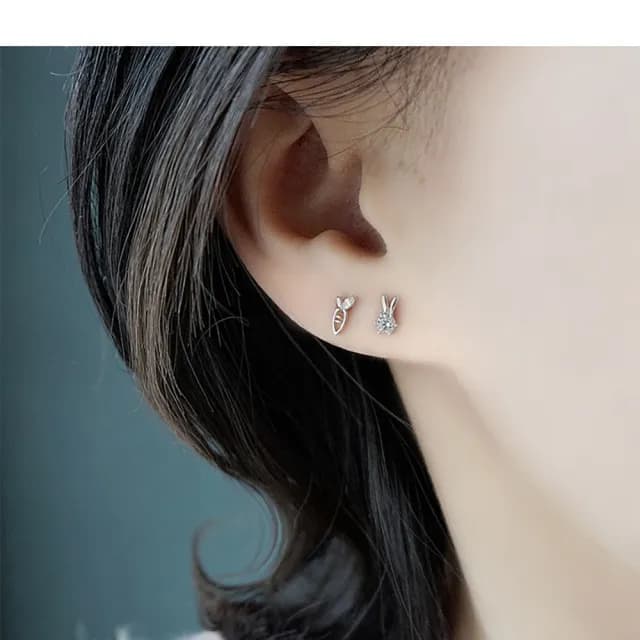 【Umi】可愛小兔子與蘿蔔不對稱造型耳環(日韓時尚潮流女飾品 銀色耳飾 耳針 耳墜 耳釘 生日 情人節 禮物)