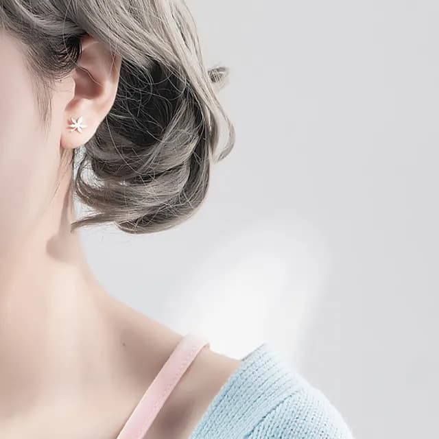 【Umi】可愛楓葉造型耳環(日韓時尚潮流女飾品 銀色耳飾 耳針 耳墜 耳釘 生日 情人節 禮物)