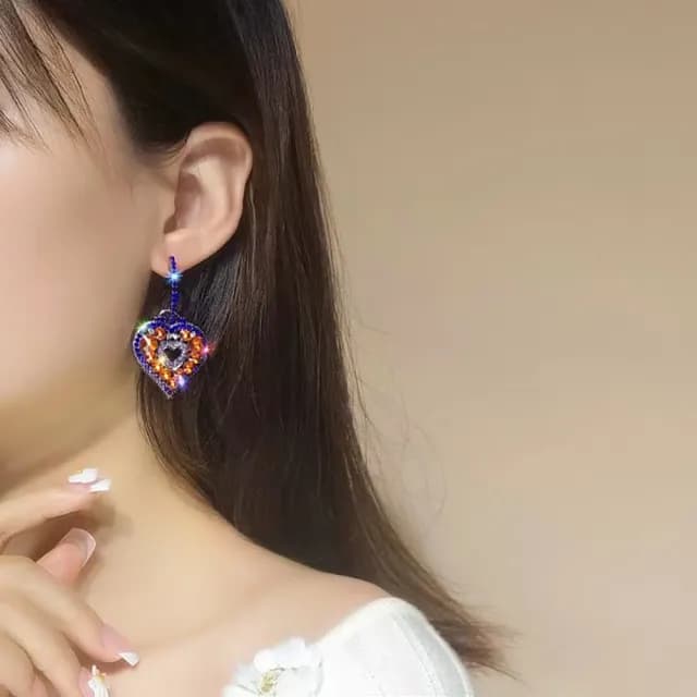 【VERDNIA】彩色鋯石925純銀針愛心造型耳環(歐美時尚潮流女飾品 淡金色耳飾耳針耳墜耳釘)