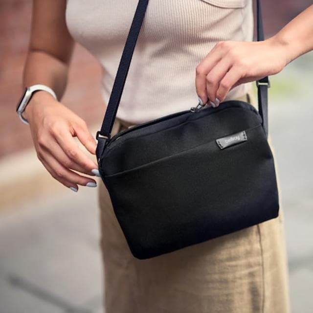 【Bellroy】City Pouch Plus 斜背包 側背包 小包 收納隔層 母親節 送禮 禮物(黑色)
