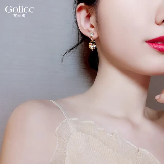 【Golicc】耳環 鑲鑽 貓咪(七夕 情人節 生日 飾品 耳飾 耳墜 禮物)