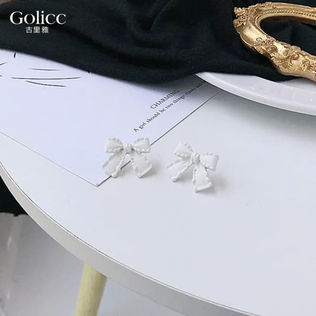 【Golicc】耳環 白 蝴蝶結(七夕 情人節 生日 飾品 耳釘 耳飾 耳墜 禮物)