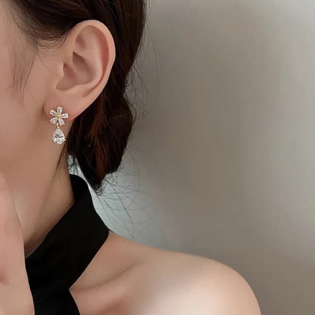 【Golicc】耳環 水滴 花朵 鋯石(七夕 情人節 生日 飾品 耳釘 耳飾 耳墜 禮物)