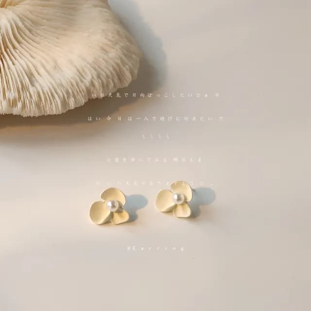 【TWINKLE】耳環 花卉系列 奶白色小花925銀針耳環#TW0187(925銀針)