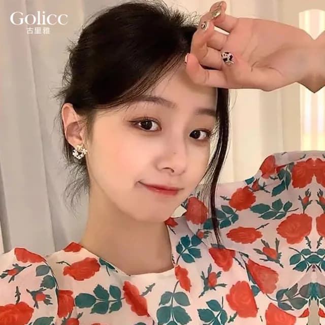 【Golicc】耳環 韓國 蝴蝶 鑲鑽 花朵(99購物限定 生日 飾品 耳釘 耳飾 耳墜 禮物)
