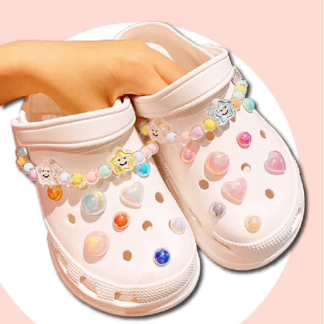 【花花家族】微笑星啞光洞洞鞋扣-18入組(配飾 裝飾 可拆卸 可愛 韓系crocs 卡駱馳鞋扣 學生 生日禮物)