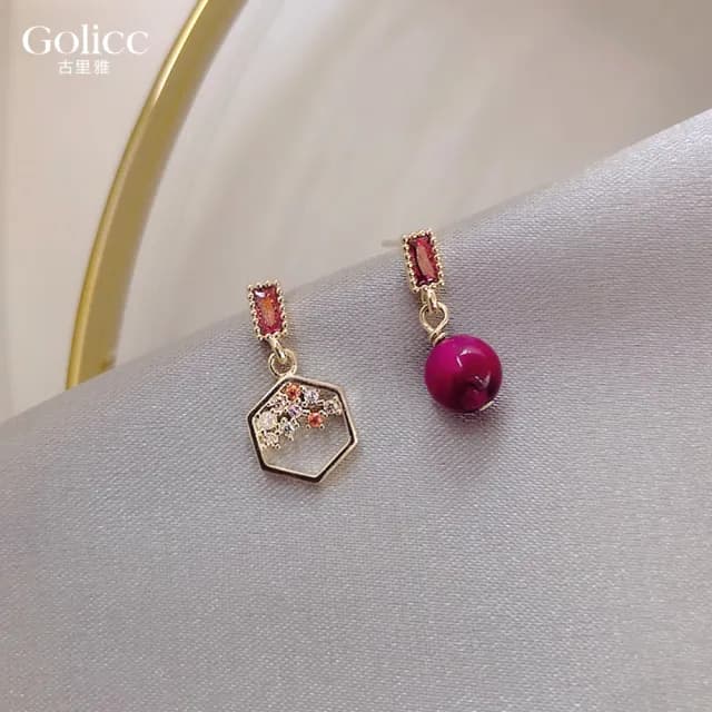 【Golicc】耳環 紅豆 不對稱(七夕 情人節 生日 飾品 耳釘 耳飾 耳墜 禮物)