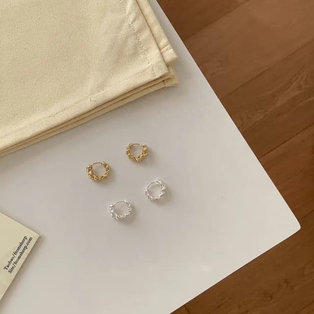 【TWINKLE】耳環 925銀設計款韓系麻花耳環#TW0046(S925 金色/銀色 大/小 現貨)