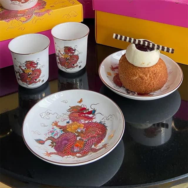 【TALES 神話言】2024龍華富貴-藝術骨瓷碟組4入(龍年 文創 禮品 禮物 收藏 新年 送禮)