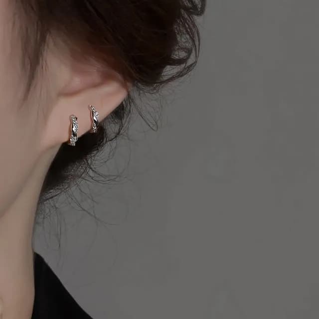 【Golicc】耳環 日版 精緻 微鑲 麻花(七夕 情人節 生日 飾品 耳釘 耳飾 耳墜 禮物)
