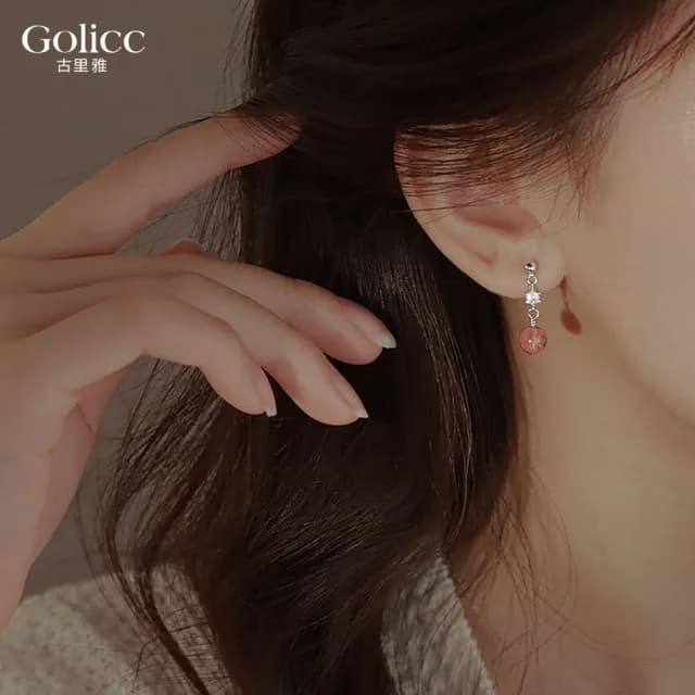 【Golicc】耳環 小巧 招桃花 草莓晶(99購物限定 生日 飾品 耳釘 耳飾 耳墜 禮物)