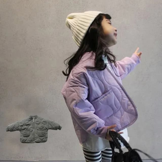 【橘魔法】麂皮波浪壓紋側邊開岔鋪棉外套(長袖 拉鍊 鋪棉 外套 男童 女童 飛行外套 童裝 兒童)