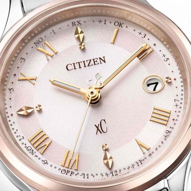【CITIZEN 星辰】xC 光動能 鈦金屬 電波 女錶 藍寶石 手錶 玫瑰金色 畢業 禮物 推薦(ES9496-64W)
