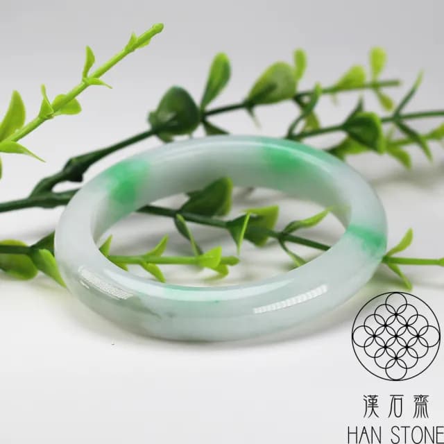 【漢石齋】情人節禮物 天然翡翠A貨 貴妃鐲玉鐲 飄花種帶辣綠(手圍16.3+14.1/ 版寬10.7mm)