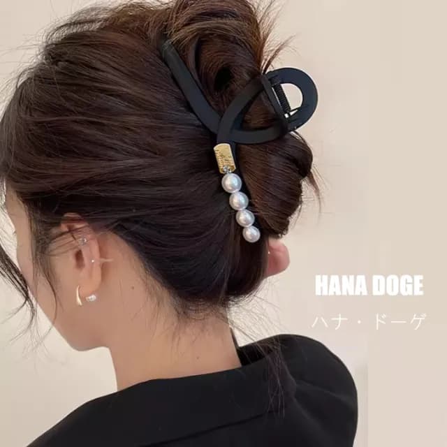 【HANA DOGE ハナ・ドーゲ】復古赫本小香風絕美高質感磨砂霧面珍珠交叉鯊魚夾髮夾(聖誕節禮物.交換禮物)