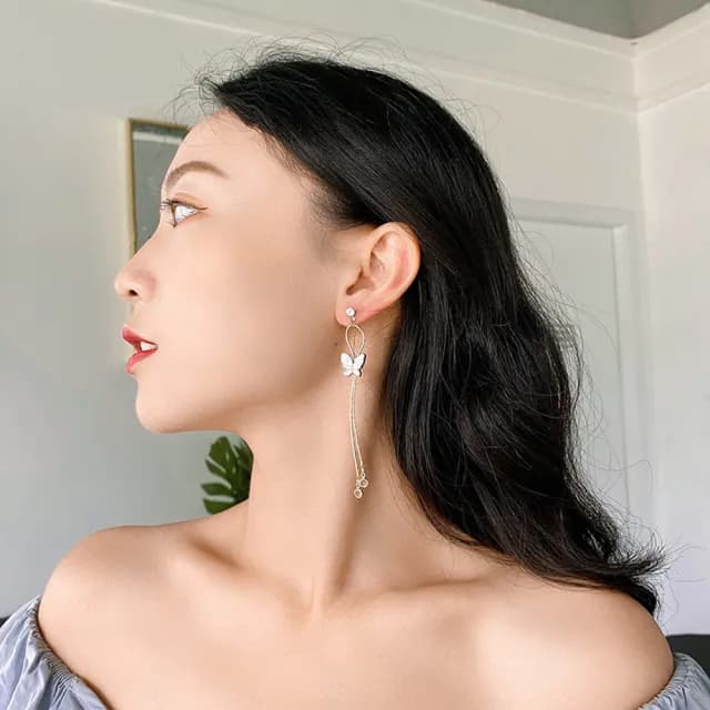 【MISS KOREA】韓國設計優雅蝴蝶長墜造型夾式耳環(無耳洞耳環 耳夾 夾式耳環 蝴蝶耳環 長墜耳環)