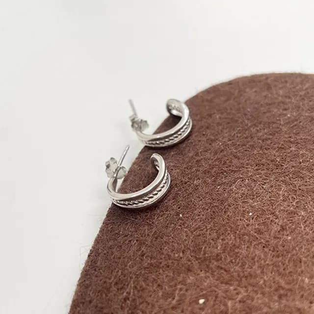 【LEESA】情人節禮物 C型耳環 韓國耳環 圈圈耳環 半圓耳環 個性耳環 純銀耳環 氣質耳環 小眾質感耳環 麻花