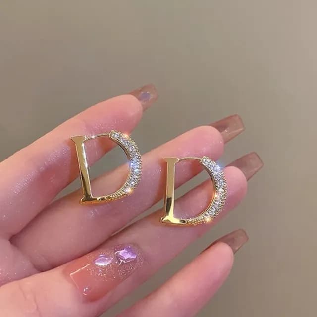 【LEEHER】女生/字母耳環/k金耳環/金色耳環/鋯石耳環/生日禮物/大耳環/環狀耳環/易扣式耳環/復
