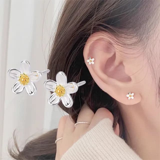 【若隱若現】韓系可愛S999純銀小雛菊耳環(耳釘 耳飾 耳骨環 耳朵配件 飾品 銀耳 養耳洞 穿搭)