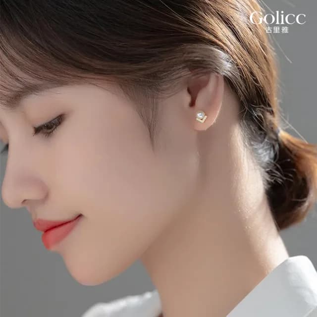 【Golicc】耳環 氣質優雅 珍珠V字鑲鑽(七夕 情人節 生日 髮飾 頭飾 鯊魚夾 抓夾 禮物)