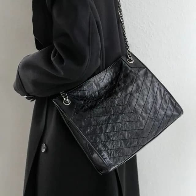 【MoonDy】情人節禮物 真皮包包  包包 肩背包 牛皮流浪包 小香風包包 通勤包 黑色鏈條包 亮皮裂紋 腋下托特
