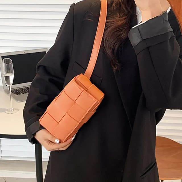 【MoonDy】情人節禮物 包包 腰包 小方包 女生包包 2022新款女包 女斜背包 女側背包 女單肩包 編織包 皮革包