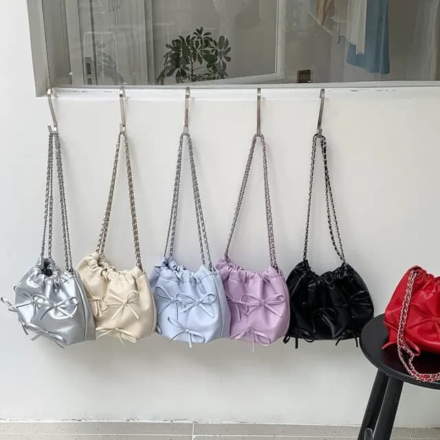 【MoonDy】情人節禮物 包包 蝴蝶結包包 鏈條包包 包包 水桶包 肩背包 軟皮包包 銀色包包 韓國肩背包 可愛包