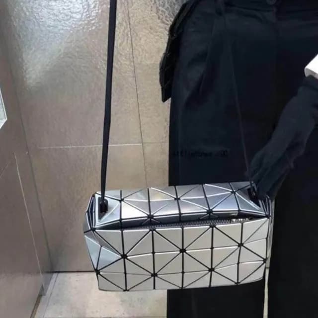 【LEEHER】情人節禮物 七夕 女生/包包/小方包/小包包/便攜包/隨身小包/幾何包包/菱格包包/可愛包包/個性包