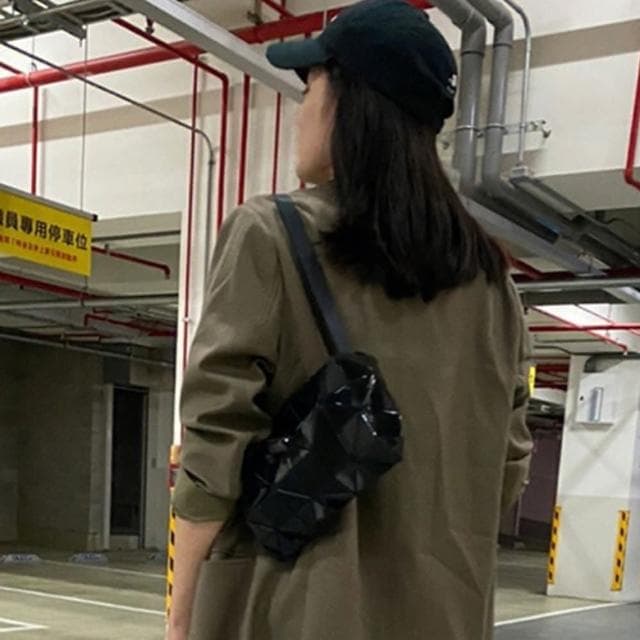 【LEESA】菱格包包\小方包\小包包\便攜包\隨身小包\幾何包包\可愛包包\個性包包\交換禮物\側背包