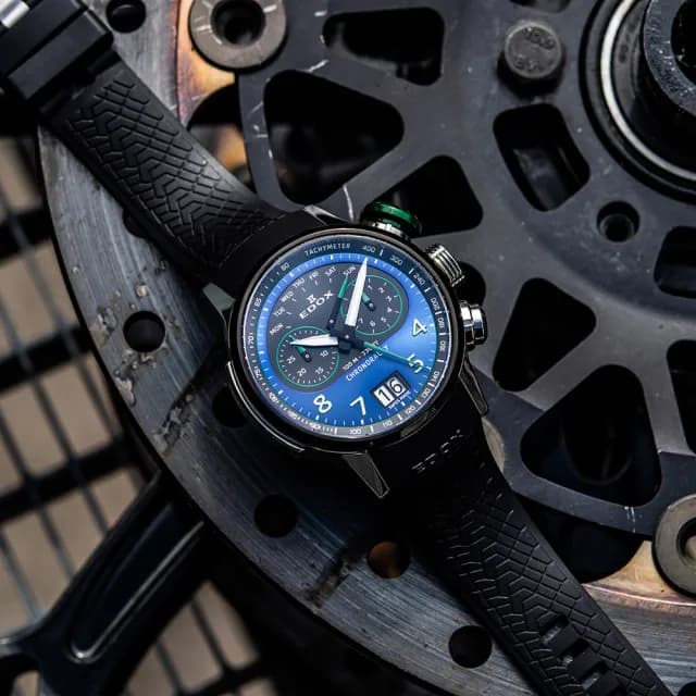 【EDOX 伊度】140周年 BMW 摩托車紀念錶 鈦金屬大日期計時手錶 送禮 禮物 推薦(E38003.TINV.BUNV)