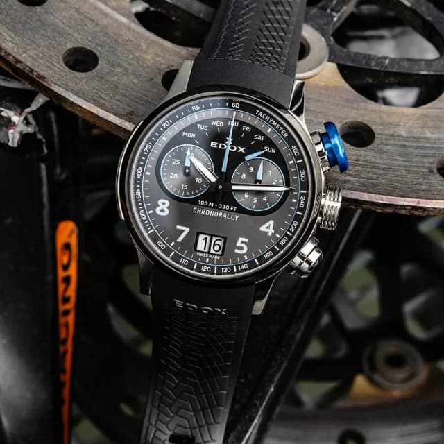【EDOX 伊度】140周年 BMW 摩托車紀念錶 鈦金屬大日期計時手錶 送禮 禮物 推薦(E38003.TINBU.GNBU)