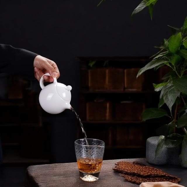【美味好伙伴】羊脂玉瓷龍蛋壺220ml(高白瓷 茶具 茶壺 泡茶壺 茶杯)