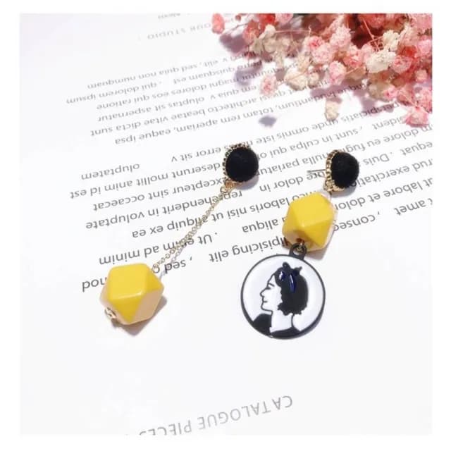 【BBHONEY】韓版耳飾 童趣女頭像不對稱對墜耳環(網美必備款)