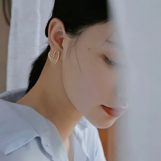 【Emi 艾迷】雙心相映鋯石耳夾 無耳洞耳夾(蚊香盤耳夾)