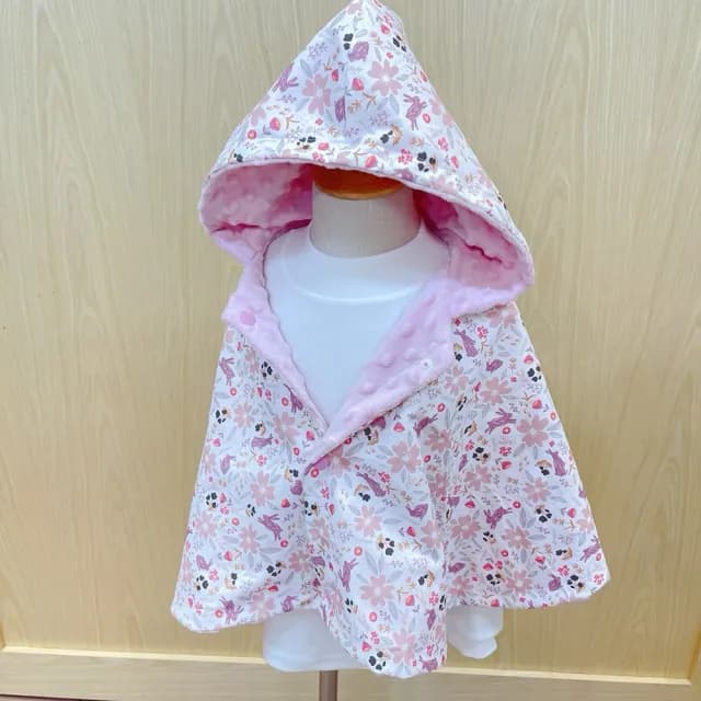 【Lianne baby】花間粉兔手工嬰幼兒80-100公分保暖斗篷嬰兒禮物週歲禮(滿月禮 收涎禮物 週歲禮 彌月禮盒)