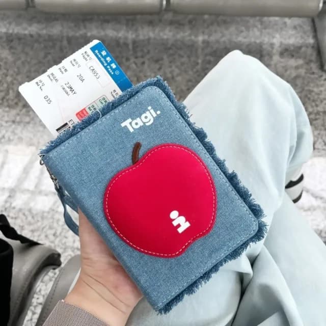 【平安出國】蘋蘋安安護照包(護照套 護照包 證件包 收納包 機票夾 錢包 卡夾包 按扣