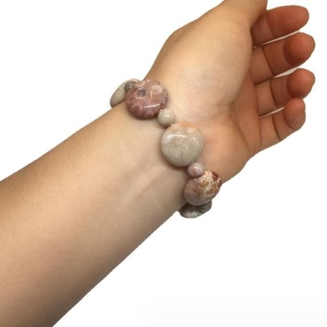 【Penny珮妮】珊瑚玉菊花圓形扁珠手鍊(生日禮物/母親節/閨蜜送禮/交換禮物/情人節)