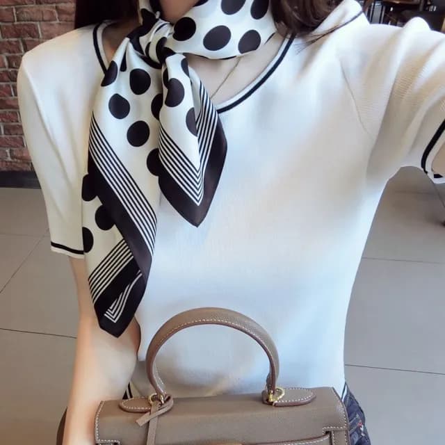 【VEDINA】100% 頂級純桑蠶絲真絲黑白圓點設計典雅浪漫緞面絲巾 68*68 cm(米白色/披肩/綢緞/脖圍/頭巾)