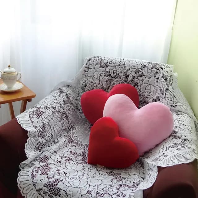 【LASSLEY】舒適棉絨愛心枕-大(絨毛抱枕靠枕 浪漫情人節禮物 造型枕 午睡枕 紅心 粉心 台灣製造)